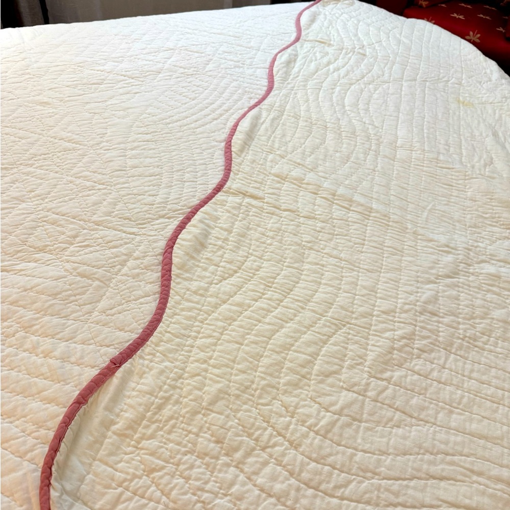 White Quilt with Pink Floral Decorative Details - Full Size - Picture 5 of 11